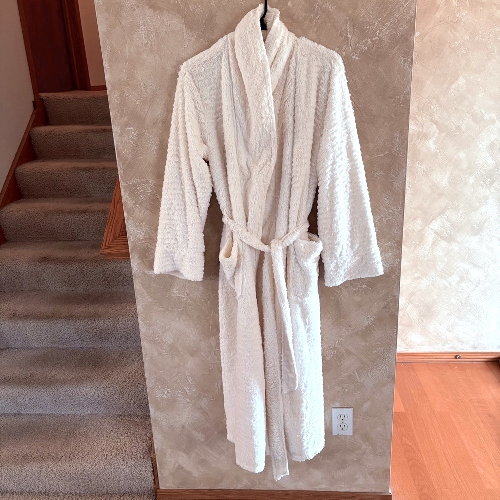 Soma Luxurious White Bathrobe